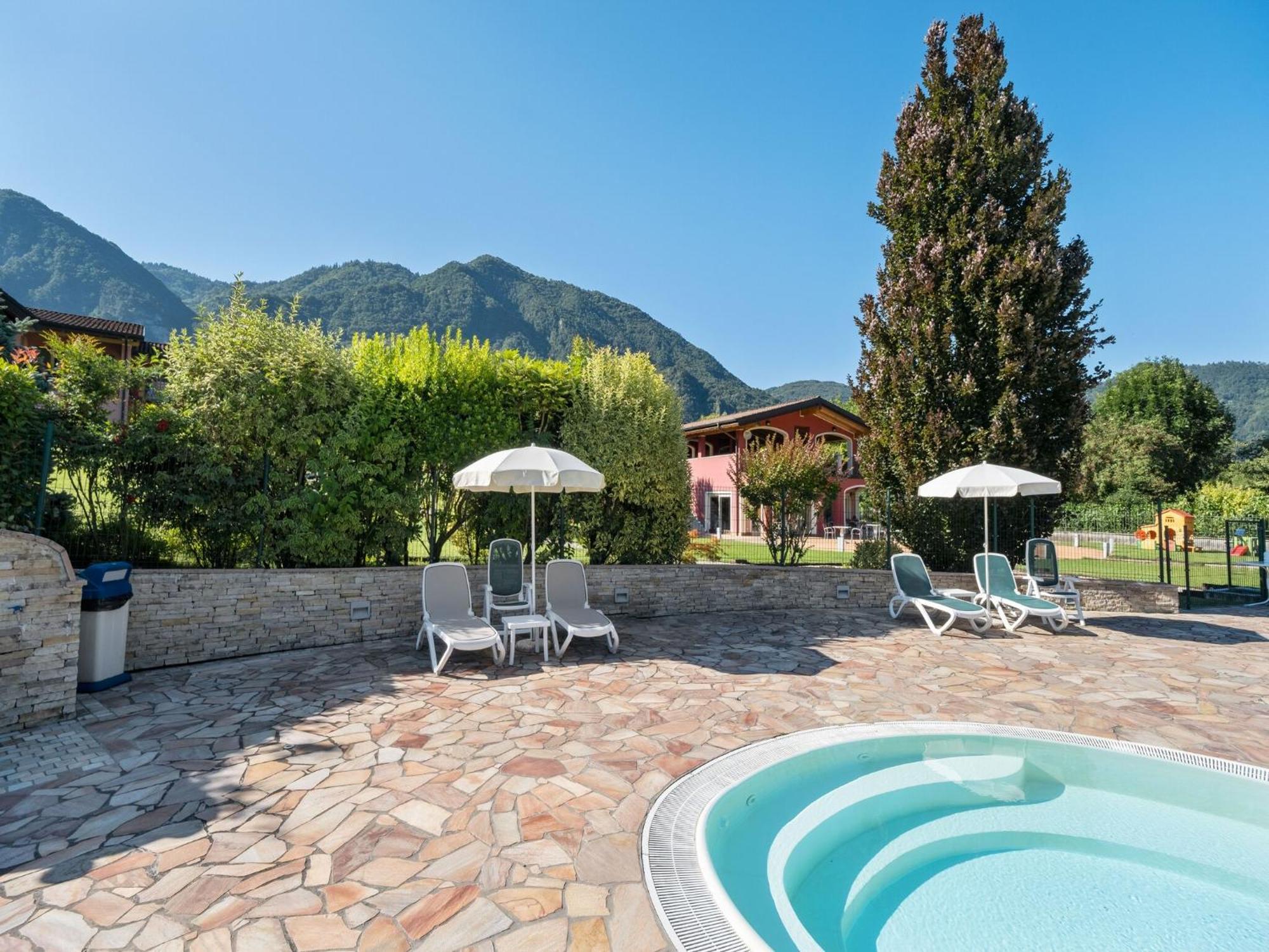 Crone Spacious Apartment In Idro With Shared Pool מראה חיצוני תמונה