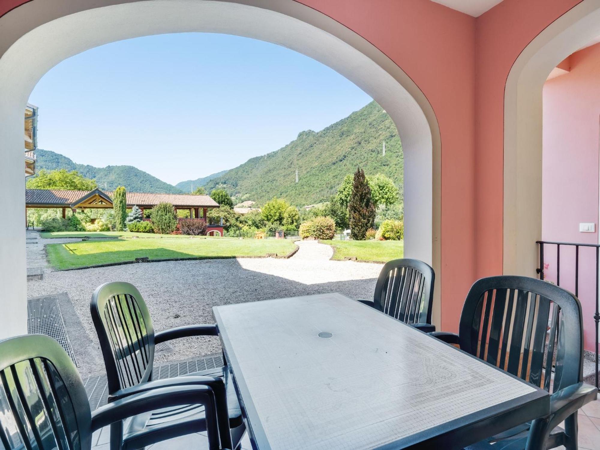 Crone Spacious Apartment In Idro With Shared Pool מראה חיצוני תמונה
