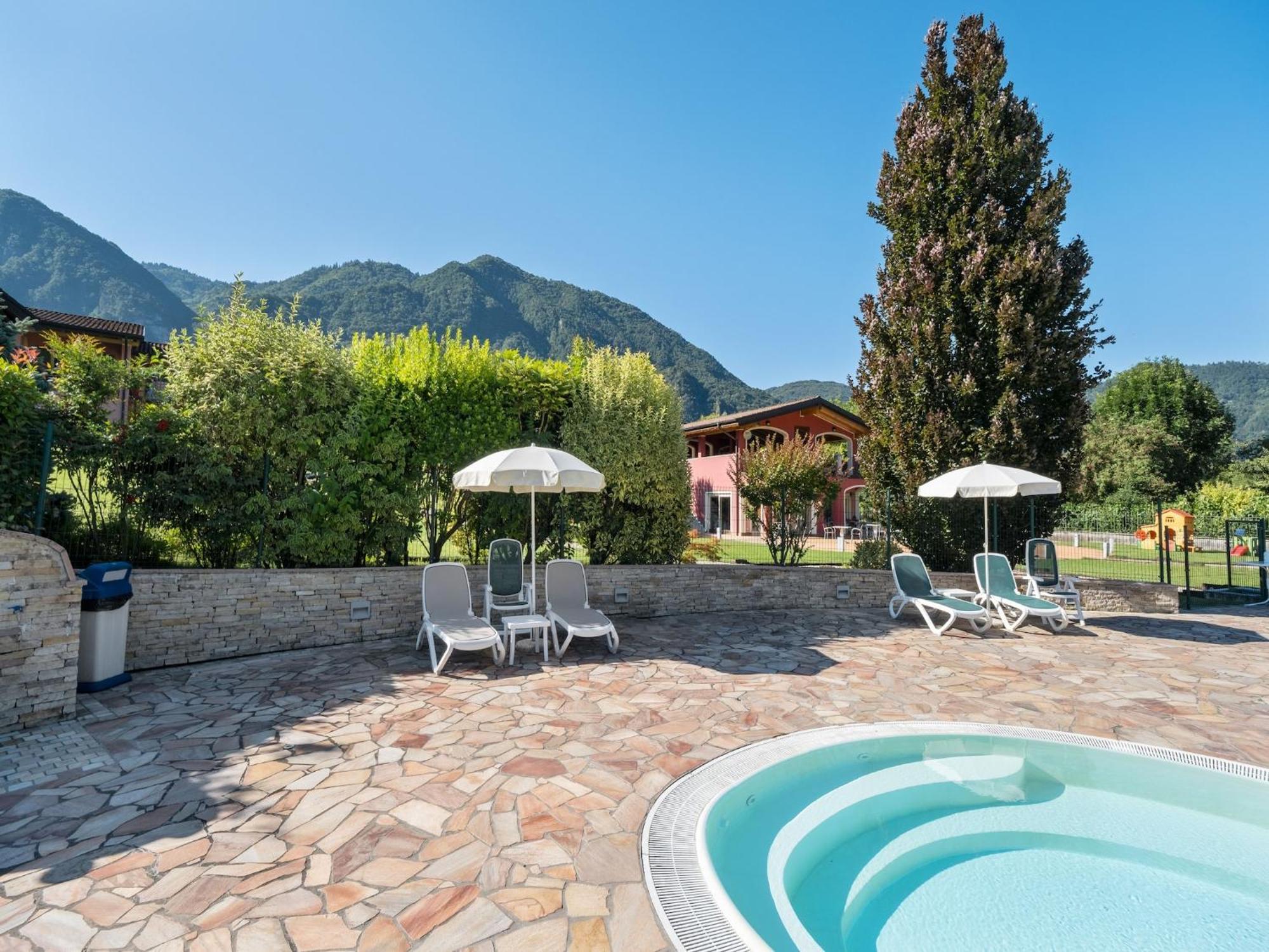 Crone Spacious Apartment In Idro With Shared Pool מראה חיצוני תמונה