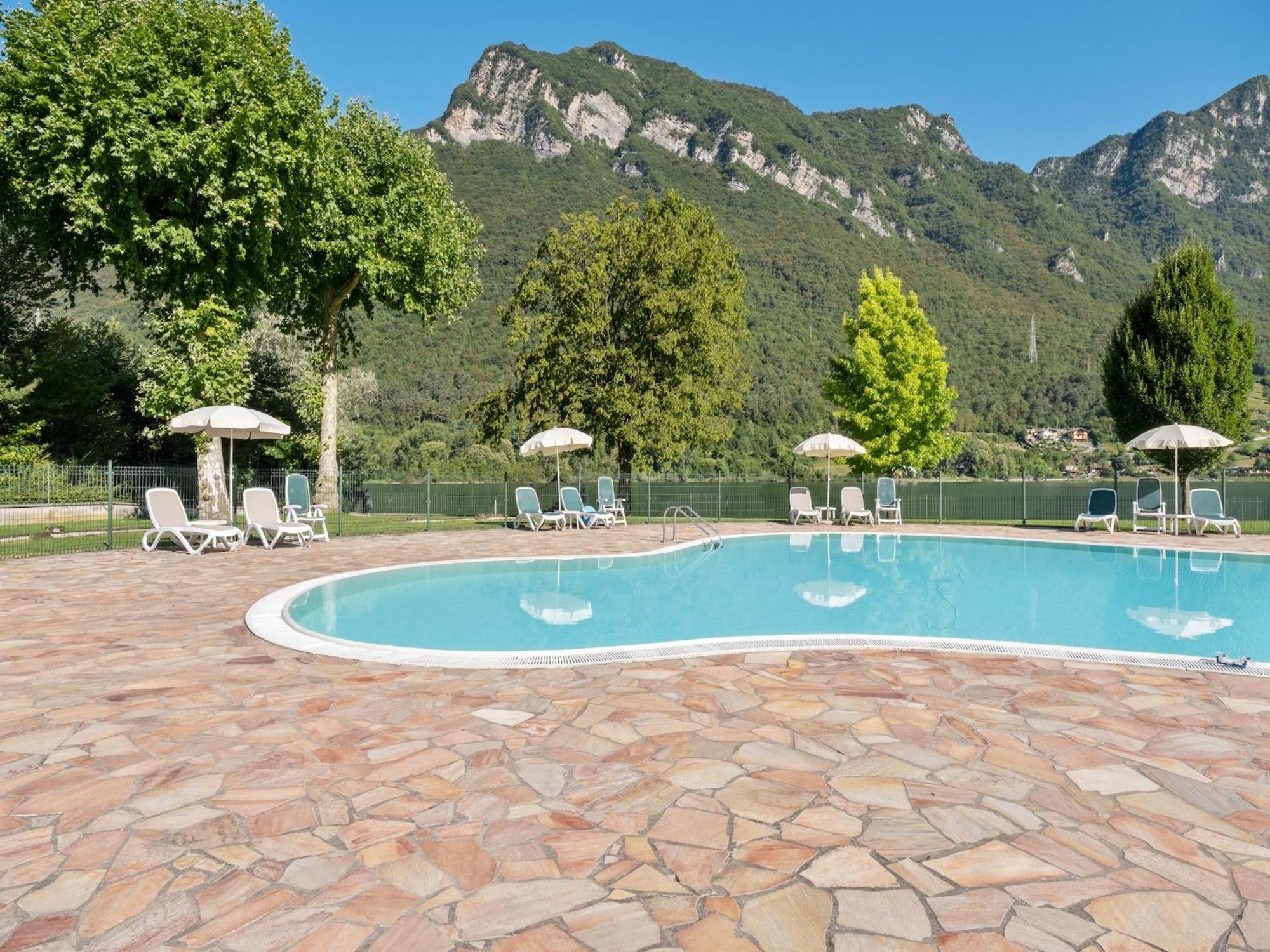 Crone Spacious Apartment In Idro With Shared Pool מראה חיצוני תמונה